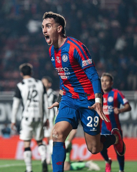 Jugadores de San Lorenzo celebrando un gol en el Nuevo Gasómetro
