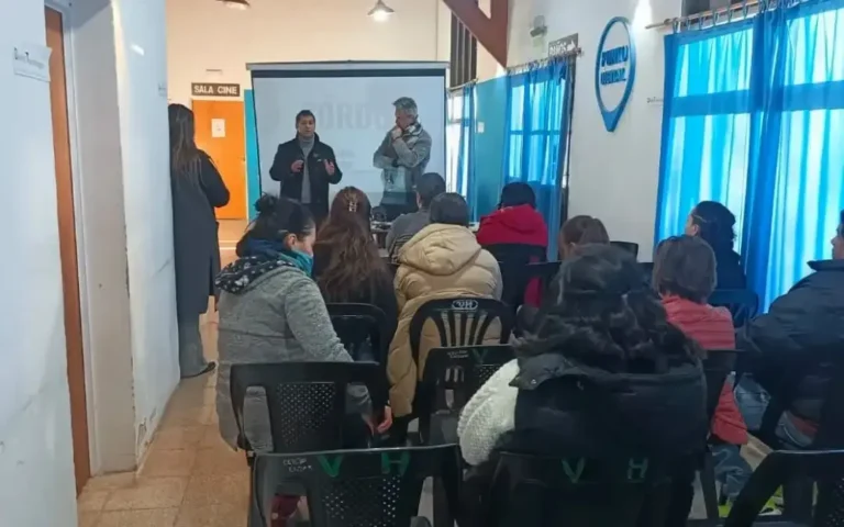 Curso de atención al cliente en servicios gastronómicos en el Punto Digital de Valle Hermoso