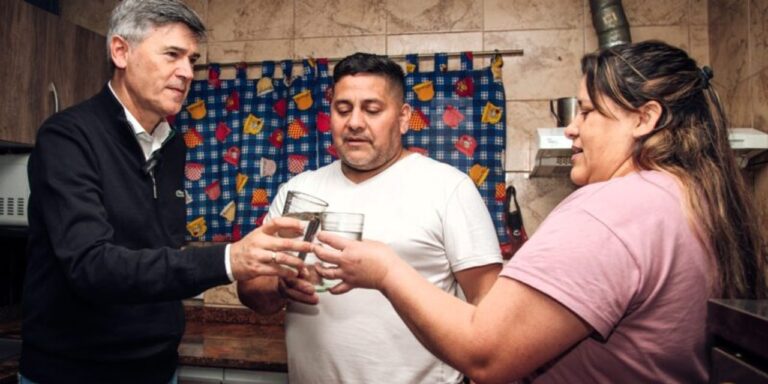 Conexión de agua potable en barrio Marqués de Sobremonte