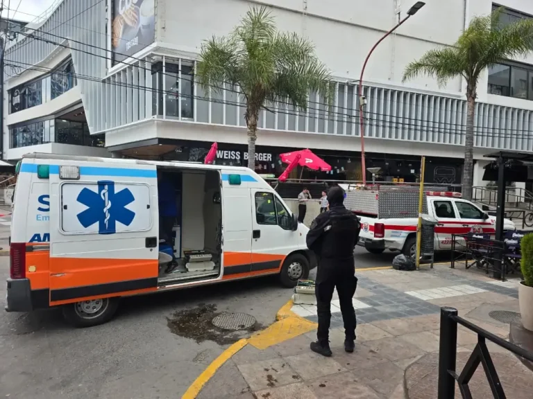 Operario herido tras explosión en shopping de Carlos Paz
