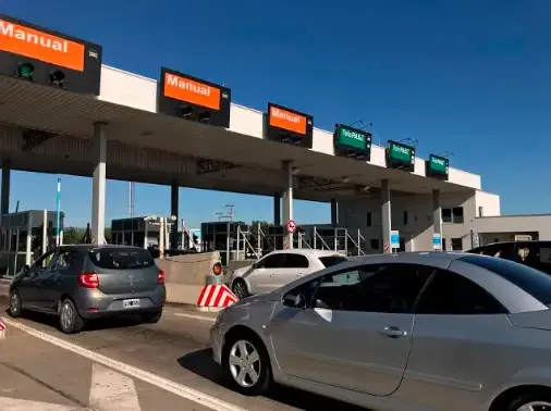Peaje en Córdoba con cartel de tarifas