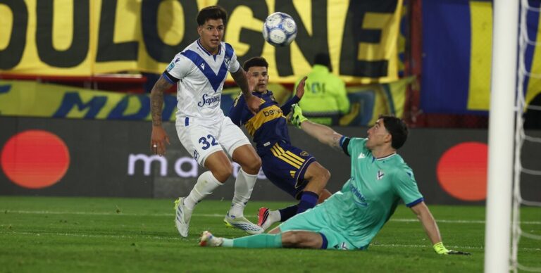 Estadio Tomás Adolfo Ducó durante el partido Boca vs Vélez