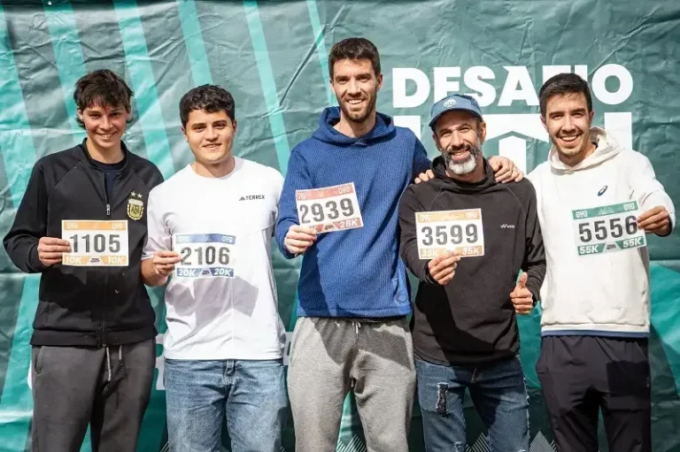 Corredores durante el Desafío UTU Ultra Trail en Capilla del Monte
