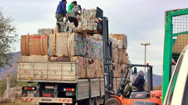 Materiales reciclables enfardados en el Centro Verde de Capilla del Monte