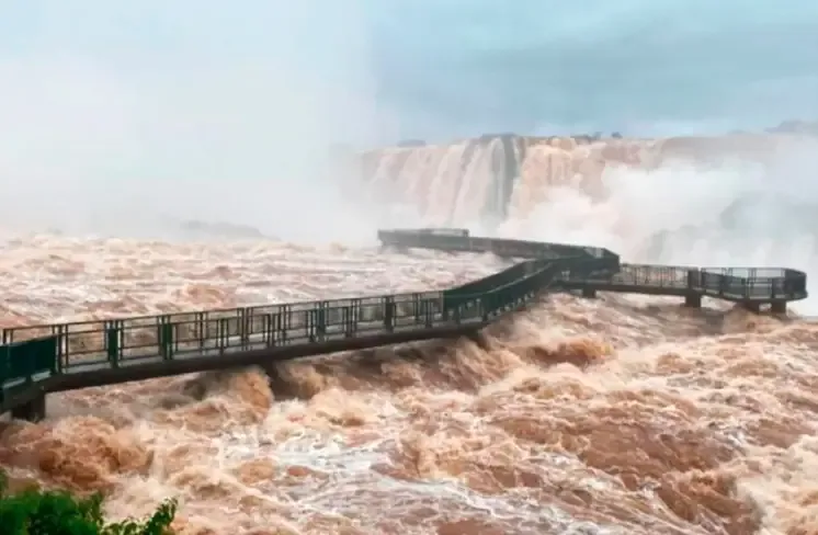 Pasarelas de la Garganta del Diablo en el Parque Nacional Iguazú
