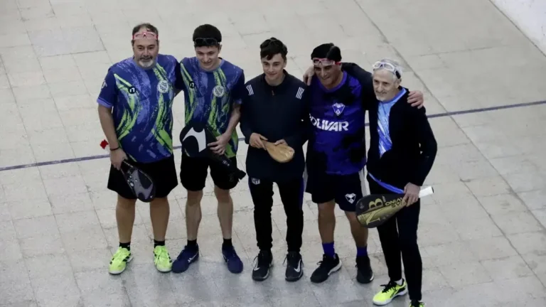 Partido de pelota paleta en el Club Bolívar