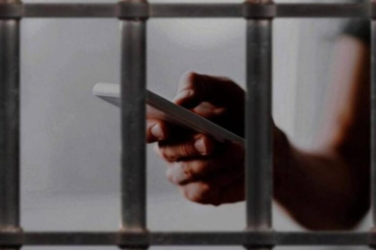 Teléfono celular bloqueado en contexto penitenciario
