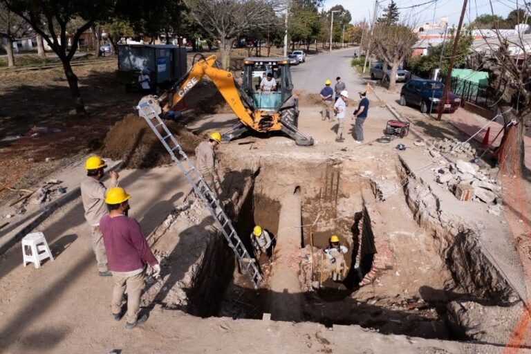 Obra de saneamiento y agua potable en Cruz del Eje