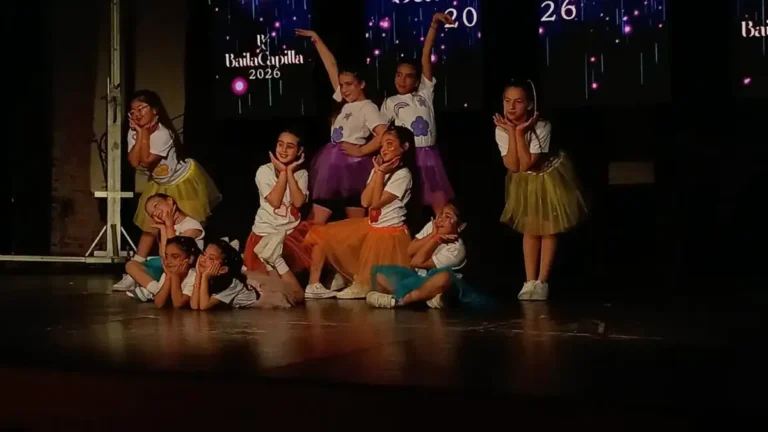 Taller de Danzas Urbanas de Valle Hermoso en el certamen Baila Capilla