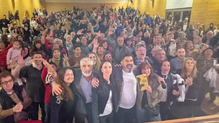 Equipo de Otra vuelta de tuerca en el festejo por su décimo aniversario en el Centro Cultural de la UNC