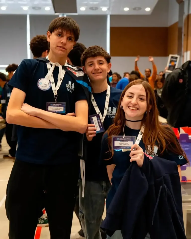 Estudiantes de robótica durante la semifinal provincial en Córdoba