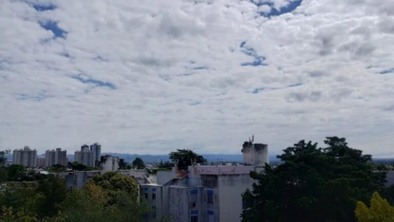 Cielo nublado y termómetro bajo en Córdoba