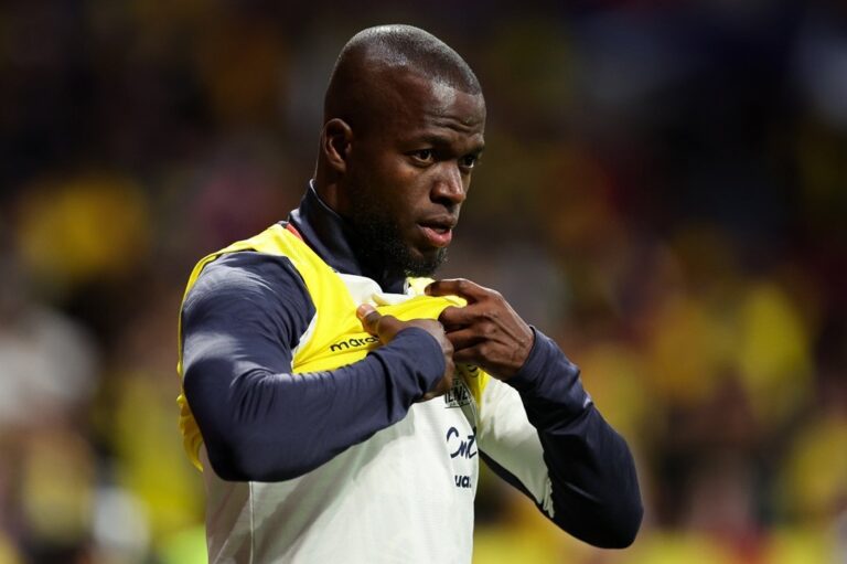 Enner Valencia con la camiseta de Ecuador