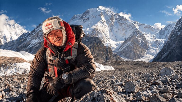 Nirmal Purja en una expedición de alta montaña