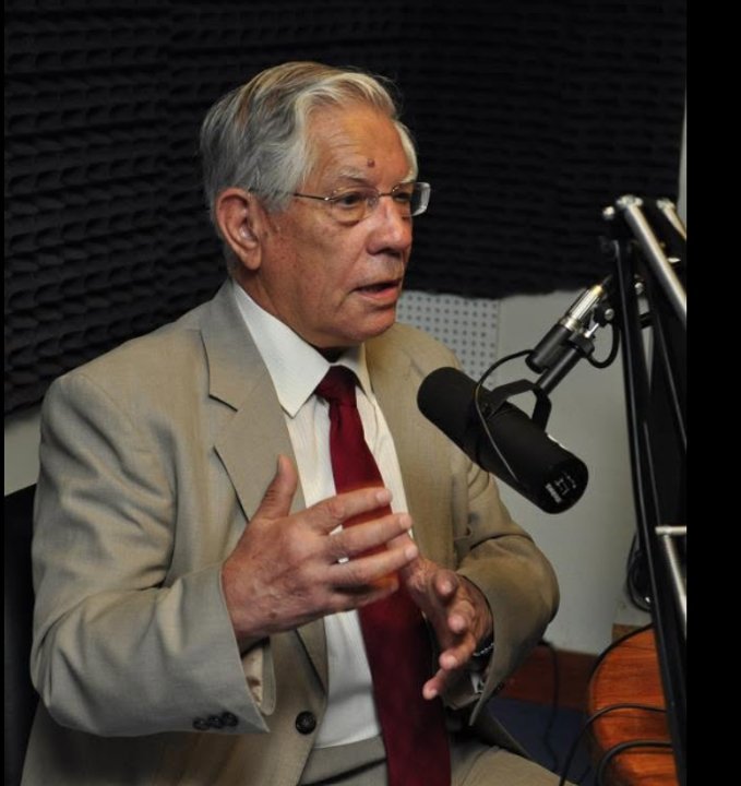 Retrato de Claudio Solana Díaz, locutor y docente cordobés