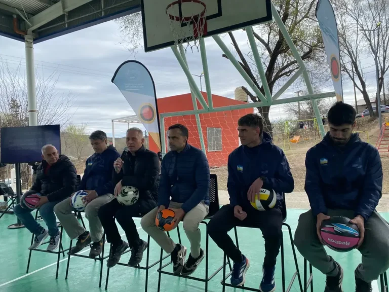 Polideportivo del Distrito Oeste de Villa Carlos Paz renovado para actividades de Familia Activa