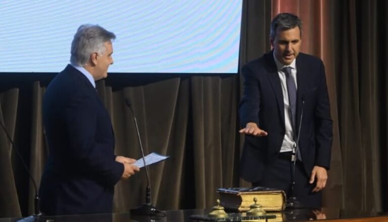 Fernando Sibilla asume como ministro de Producción, Ciencia e Innovación Tecnológica en el Centro Cívico