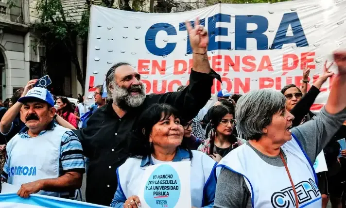 Inspección en escuela durante paro docente