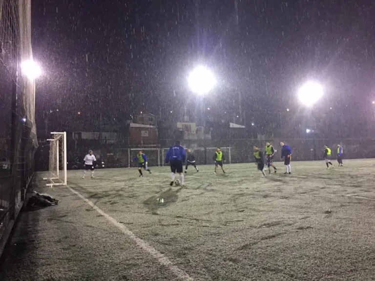 Campo de fútbol amateur en barrio La Dorotea, Córdoba