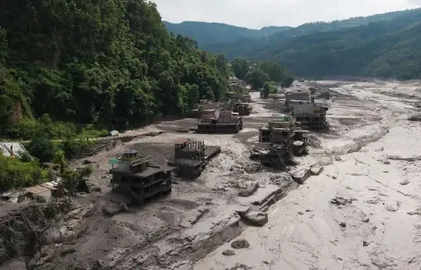 Zona afectada por inundaciones en la frontera entre Nepal y China