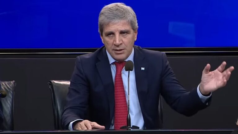 Luis Caputo en conferencia de prensa