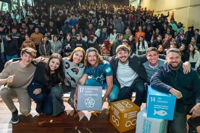 Estudiantes en jornada ambiental Re-Conversar en Córdoba