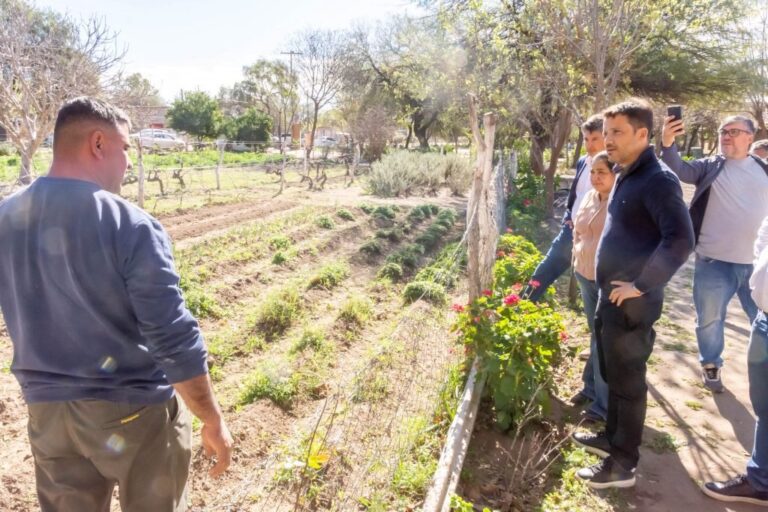 Funcionarios provinciales durante la jornada en el departamento Cruz del Eje