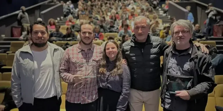 Placas de reconocimiento a películas cordobesas en el Cineclub Municipal Hugo del Carril