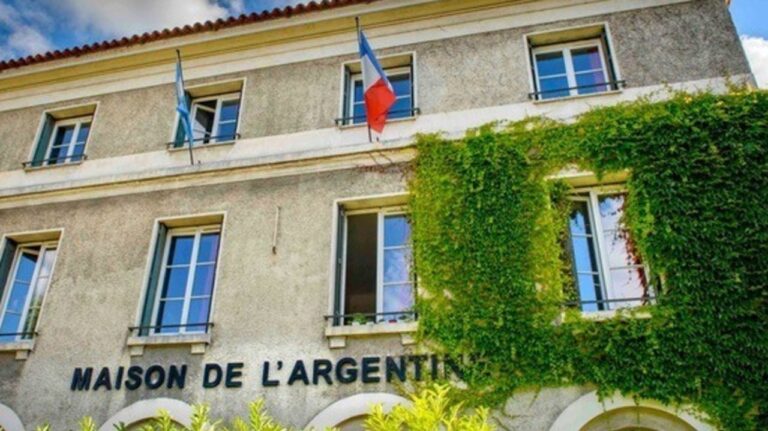 Fachada de la Casa Argentina en París