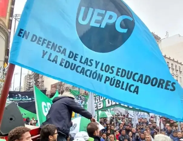 Docentes en una manifestación