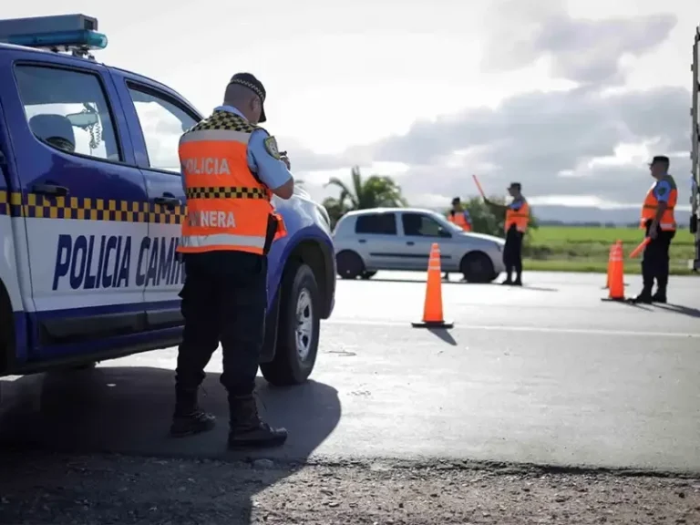 Control de la Policía Caminera en una ruta de Córdoba