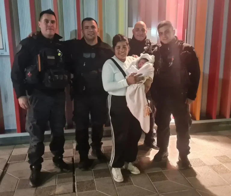 Móvil policial en la ciudad de Córdoba