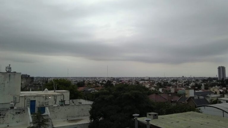 Cielo nublado sobre la ciudad de Córdoba