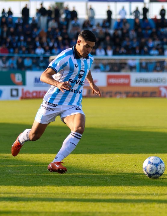 Partido entre Racing de Nueva Italia y San Martín de San Juan en el estadio Miguel Sancho