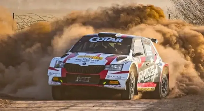 Hernán Echeverría en el podio del Rally de Villa María