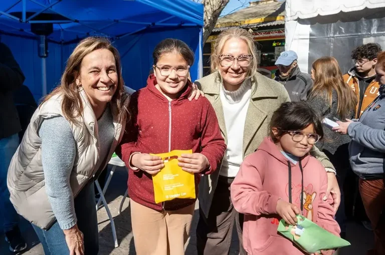 Unidad móvil de salud visual del programa Ver para Ser Libres en Córdoba