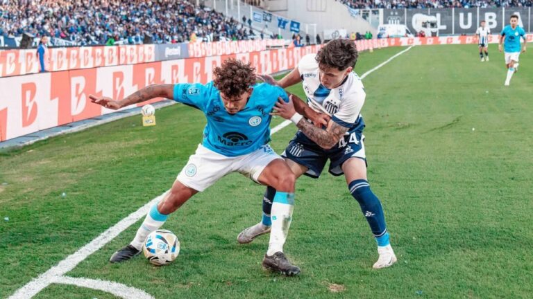 Estadio Mario Alberto Kempes durante un partido entre Talleres y Belgrano