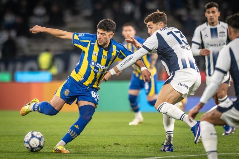 Estadio Mario Alberto Kempes durante el partido entre Talleres y Rosario Central
