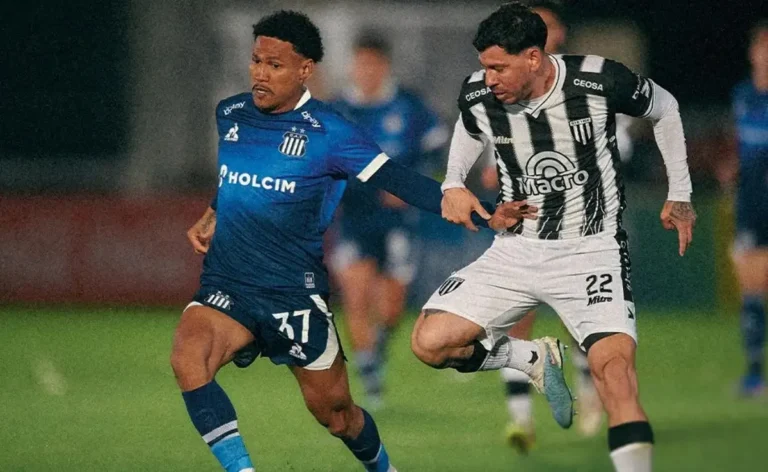 Estadio Víctor Antonio Legrotaglie durante el partido entre Gimnasia de Mendoza y Talleres