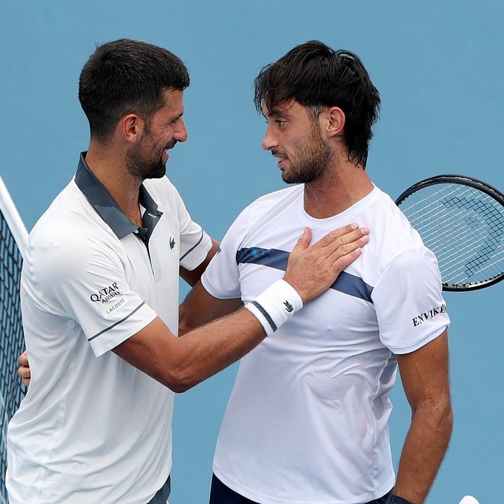 Thiago Tirante durante su partido contra Novak Djokovic en Cincinnati