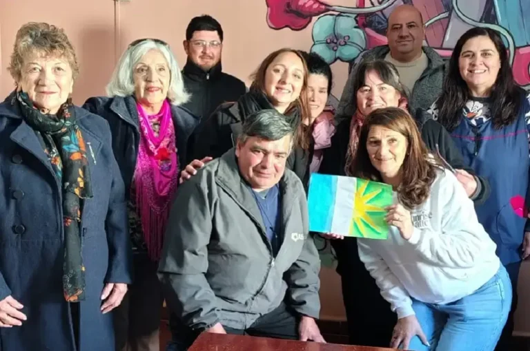 Bandera oficial de Tinoco con diseño “Todo Amor”