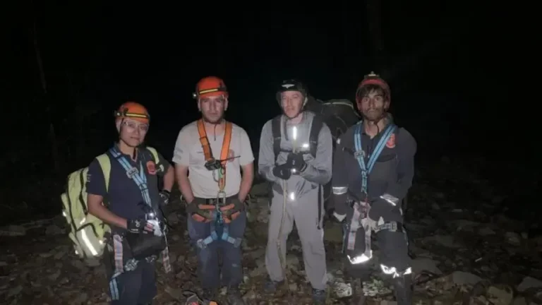 Parapentista rescatado de un árbol en Tucumán