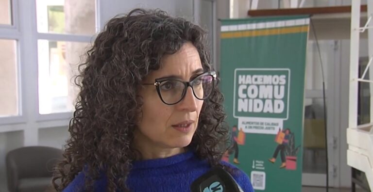 Docentes y no docentes universitarios en asamblea