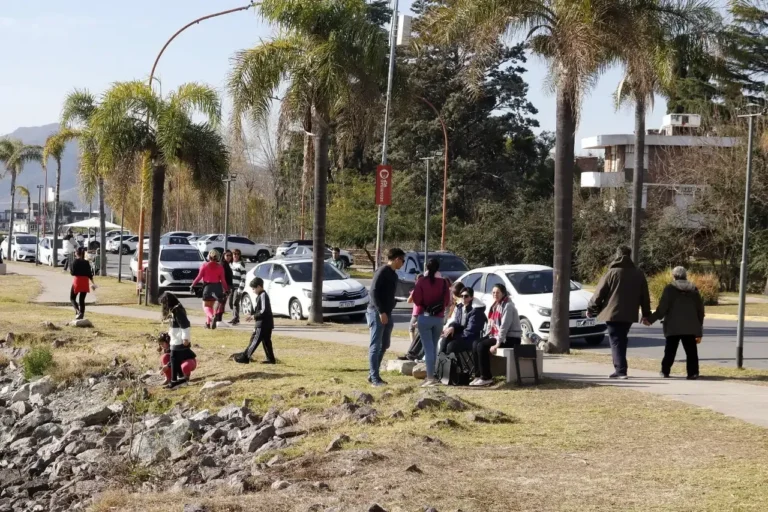 Vista del lago San Roque y la ciudad de Villa Carlos Paz