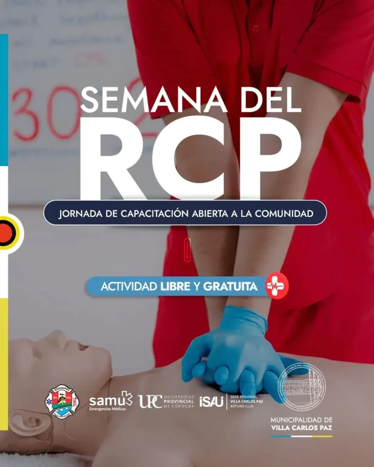 Personas practicando RCP en un taller de capacitación